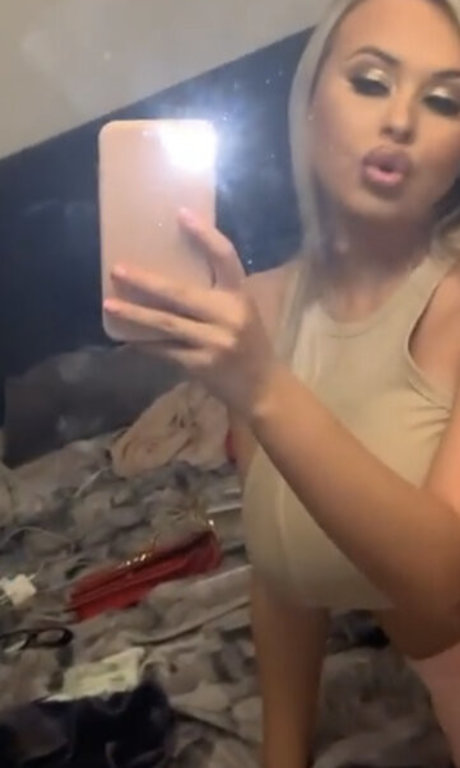 Shauni Scanlan sexy star pics