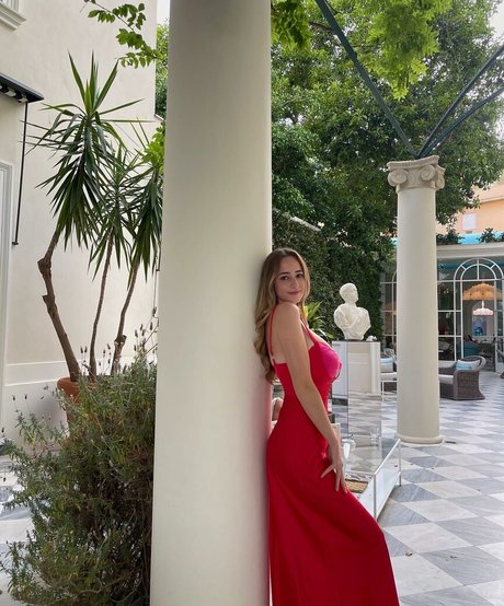 Charlotte Bregman beautiful star pictures