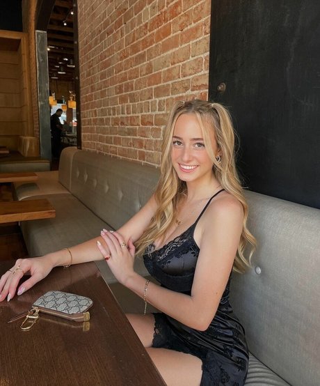 Charlotte Bregman Photo Gallery