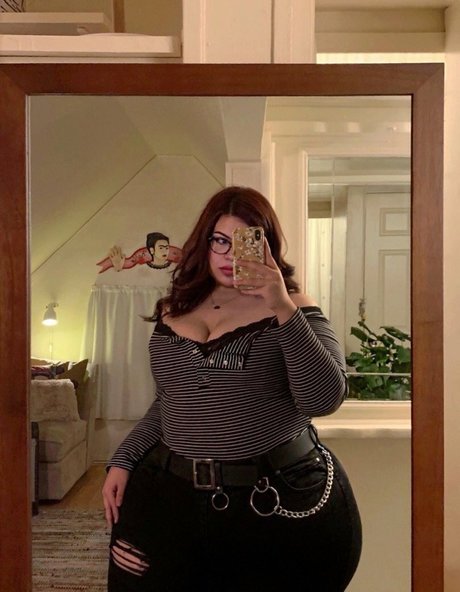 SoftestPear art actress pics