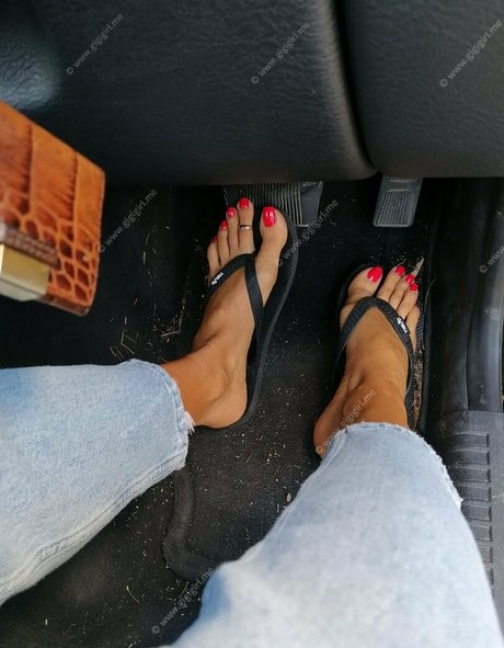 atomictoez model free pictures