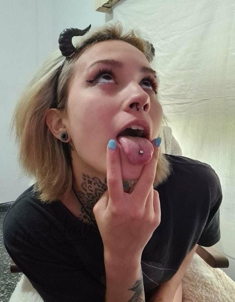 luzzchan model nude galleries