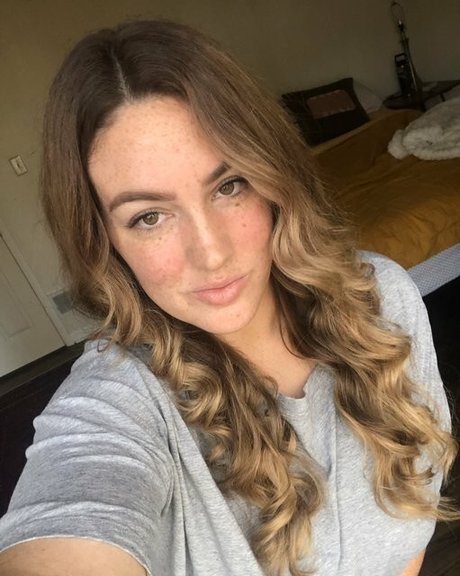 blonde wife onlyfans exclusive pic