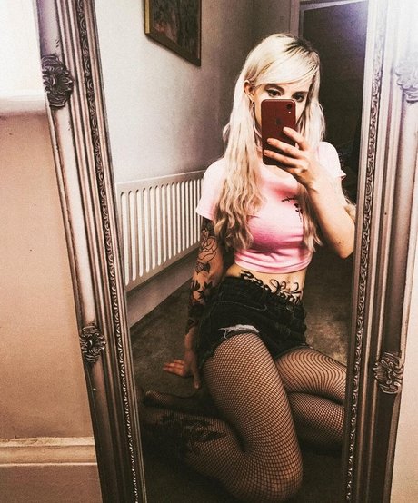 Bexuki model sexy photo