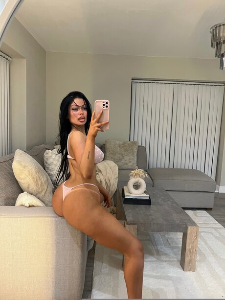 Hollyydollyy model hd picture