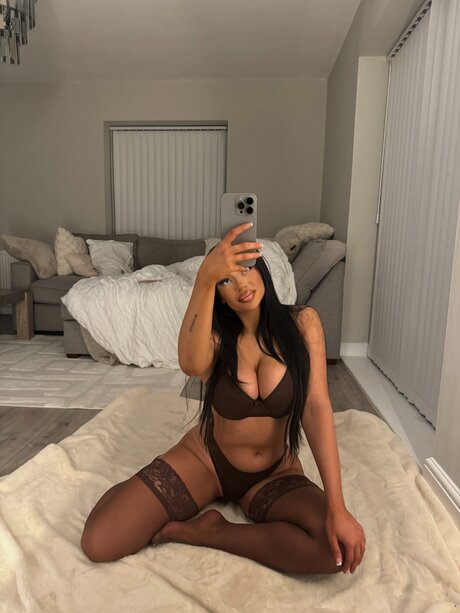 Hollyydollyy pornstar top images