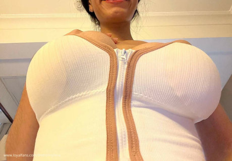 Helli0s pornographic star pic