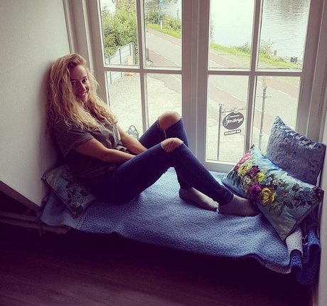 curvy blonde onlyfans pornographic images