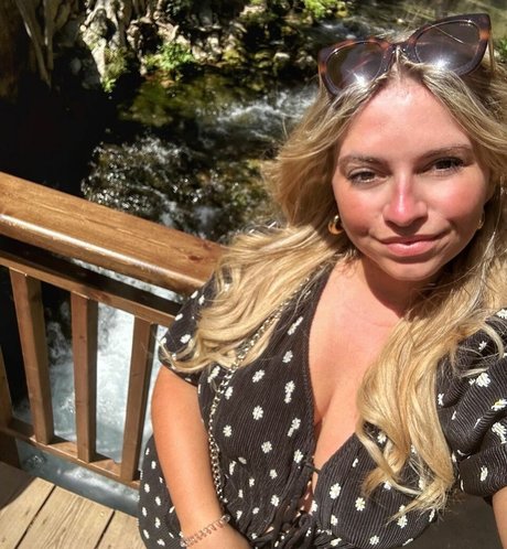 mirror selfie onlyfans exclusive archive