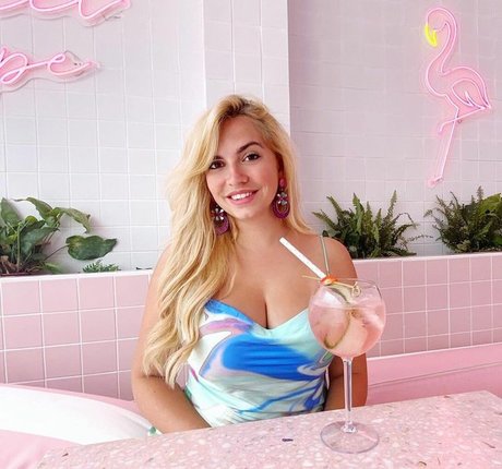 female popular onlyfans art naked photo