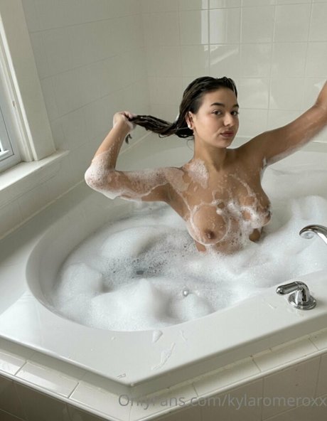 Kyla Romero art model image