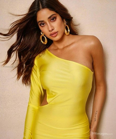 Janhvi Kapoor pornstar sexy img