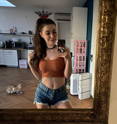 Anni The Duck pornographic actress archive