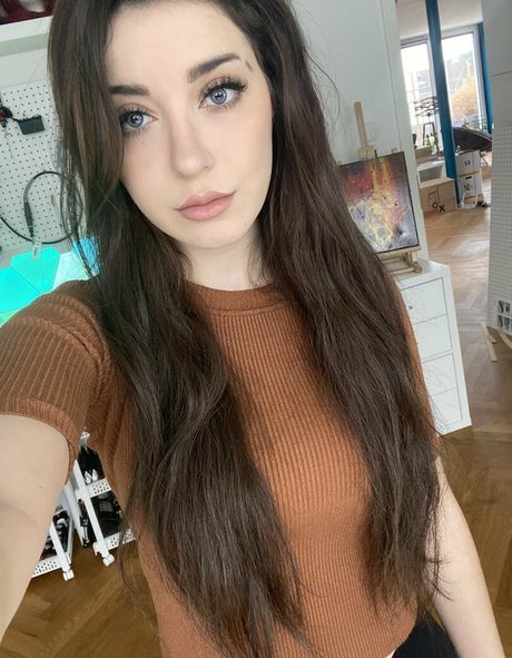 Anni The Duck nudes model photos