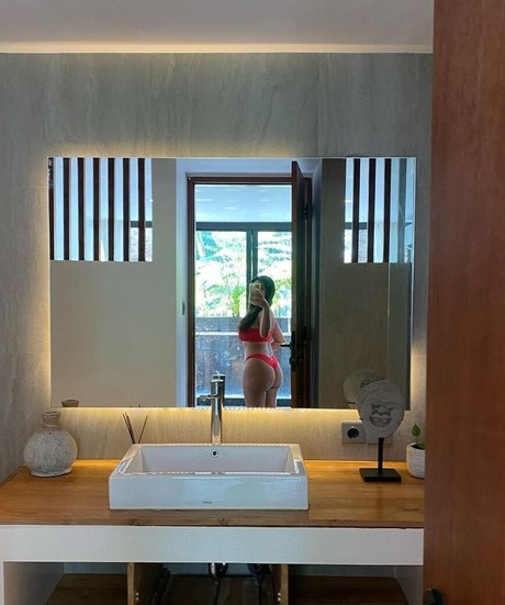 shemale outdoor onlyfans art naked pics