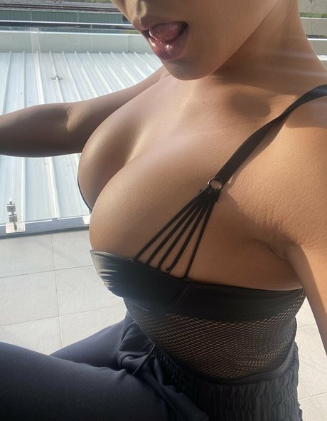 scarletlyone nude model pics