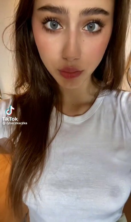 Ania Rybak sexy actress img