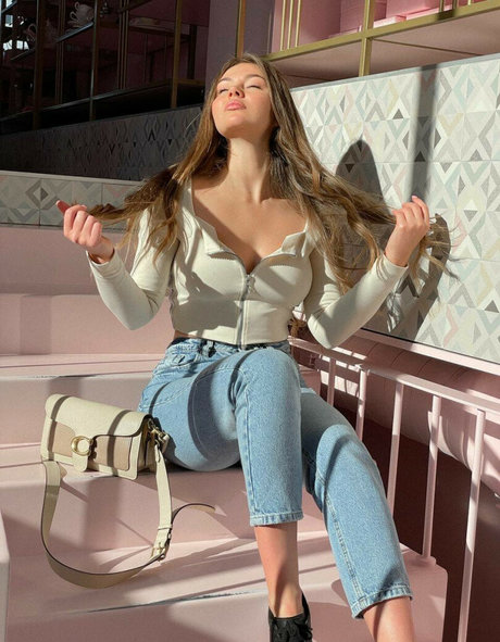 tasha fit2 art model photo