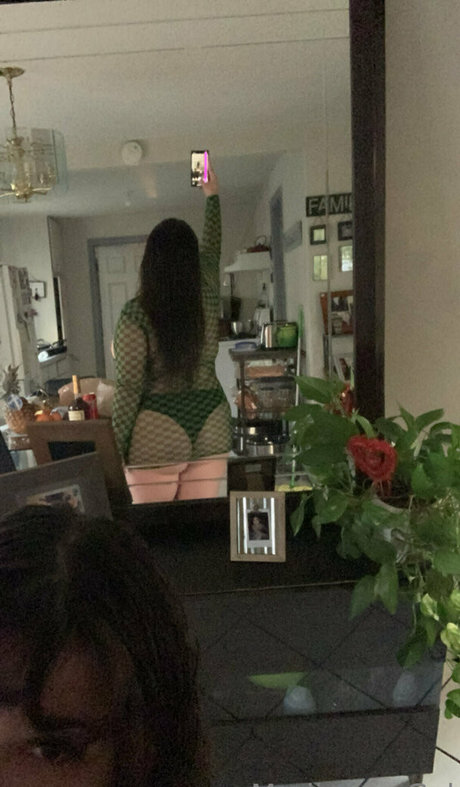 marijuanagal model high quality picture