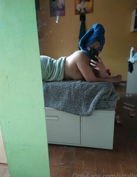 srtally star naked picture