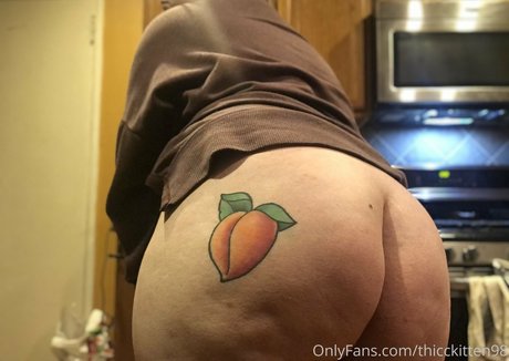 fatjuicypeach naked star pic