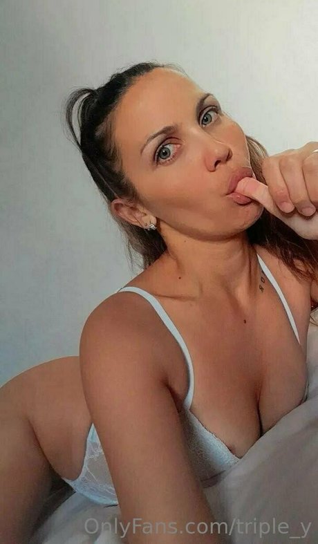 triple y hot actress pictures