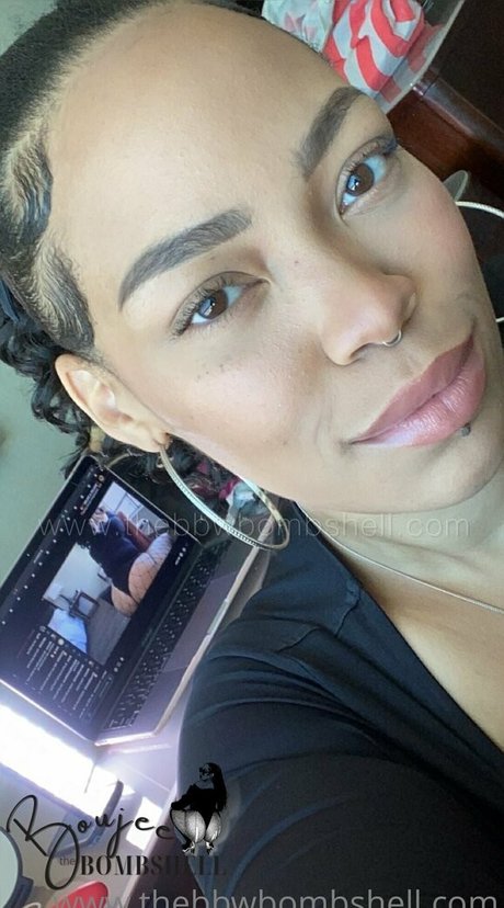 boujeebombshell nudes model images