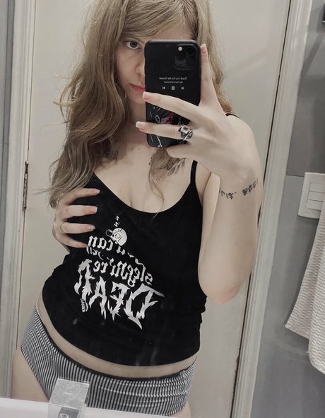 Kikiyou star naked pics