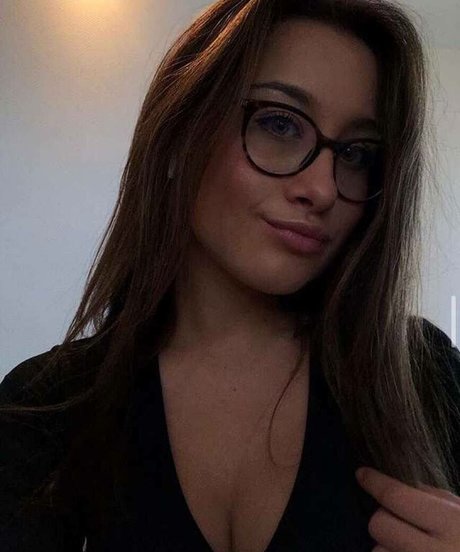 Maelyss Lpg pornstar erotic picture