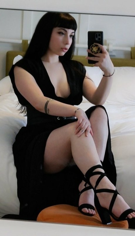 Layna Lazar beautiful actress img