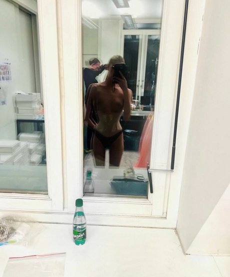 Stella Maxwell sex star galleries