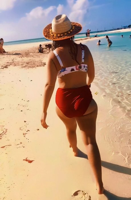 Lainey Wilson perfect star pic