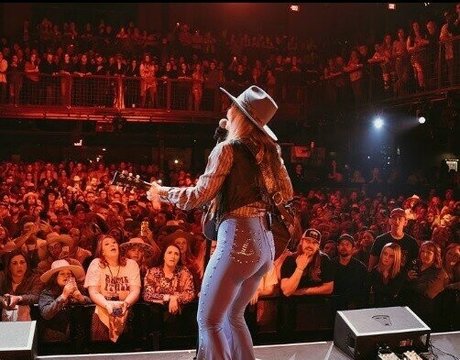 Lainey Wilson star porn image