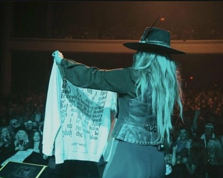 Lainey Wilson pornstar naked img