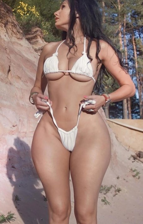 Carinha white model top images