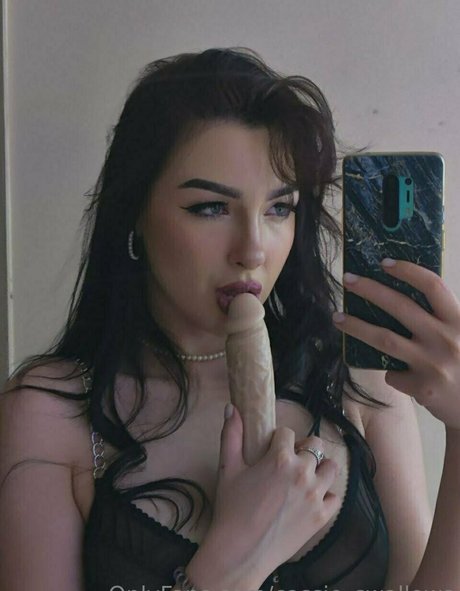 cassie swallows erotic actress galleries