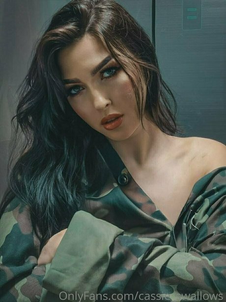 cassie swallows xxx model image