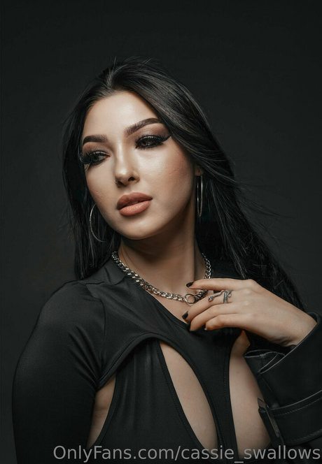 cassie swallows model xxx pic