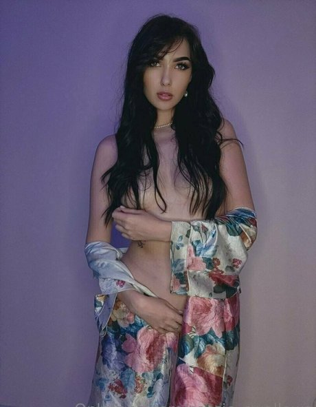 cassie swallows hot actress picture