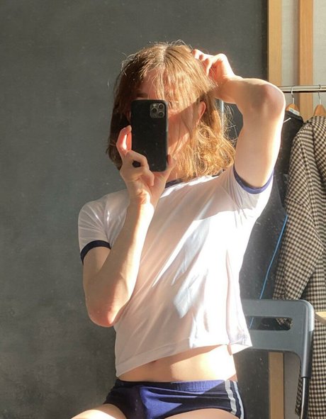 Mossy Barmales model naked photo