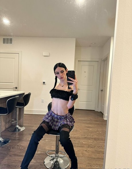 stassieuncensored model pretty img