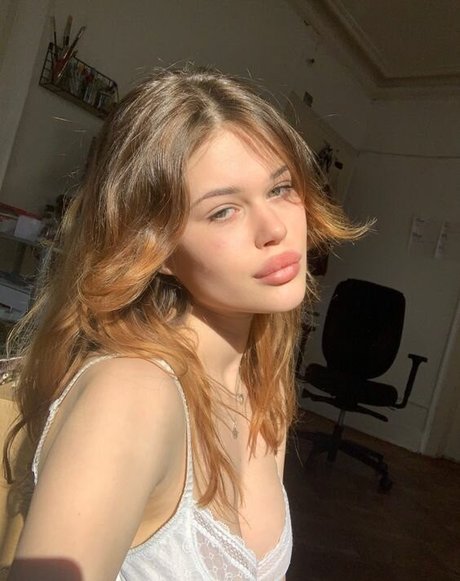 Ariane Ganz free model images