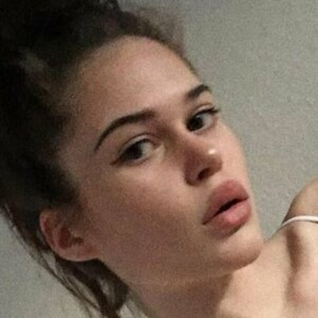 Ariane Ganz model hd pic