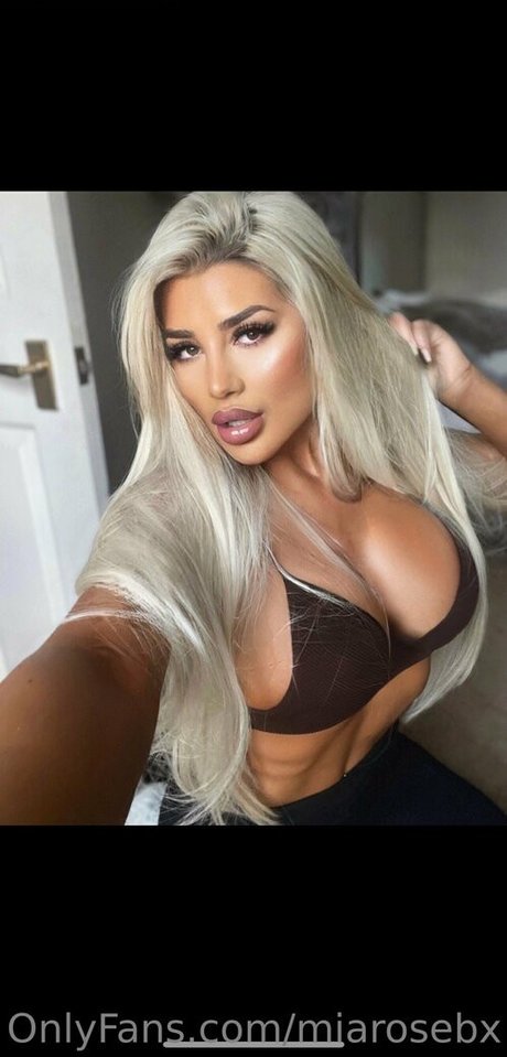 miarosebx model naked photos
