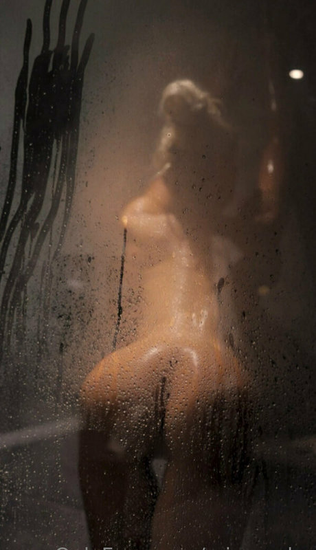 miarosebx hot pornstar image