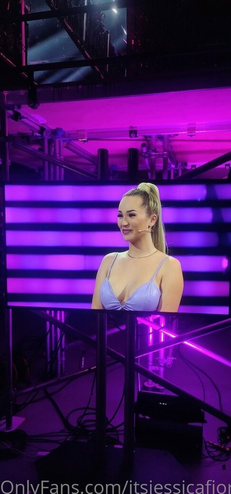 onlyjennesse pornstar nude gallery