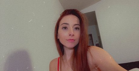 Avesfree pornstar naked pic