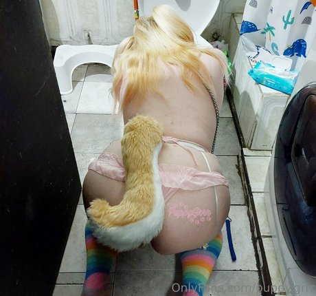 flat chested onlyfans naked image