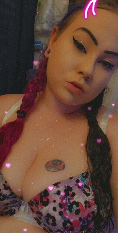 thickqueenrose420 art model pic