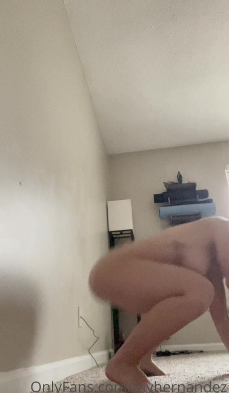 Tayhernandez_ pretty model photo